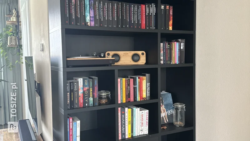 Ceiling-length bookcase with TOSIZE Furniture, by Arnold