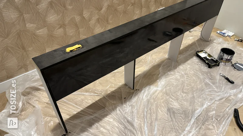 Una mesa auxiliar única personalizada hecha de MDF, de Rens