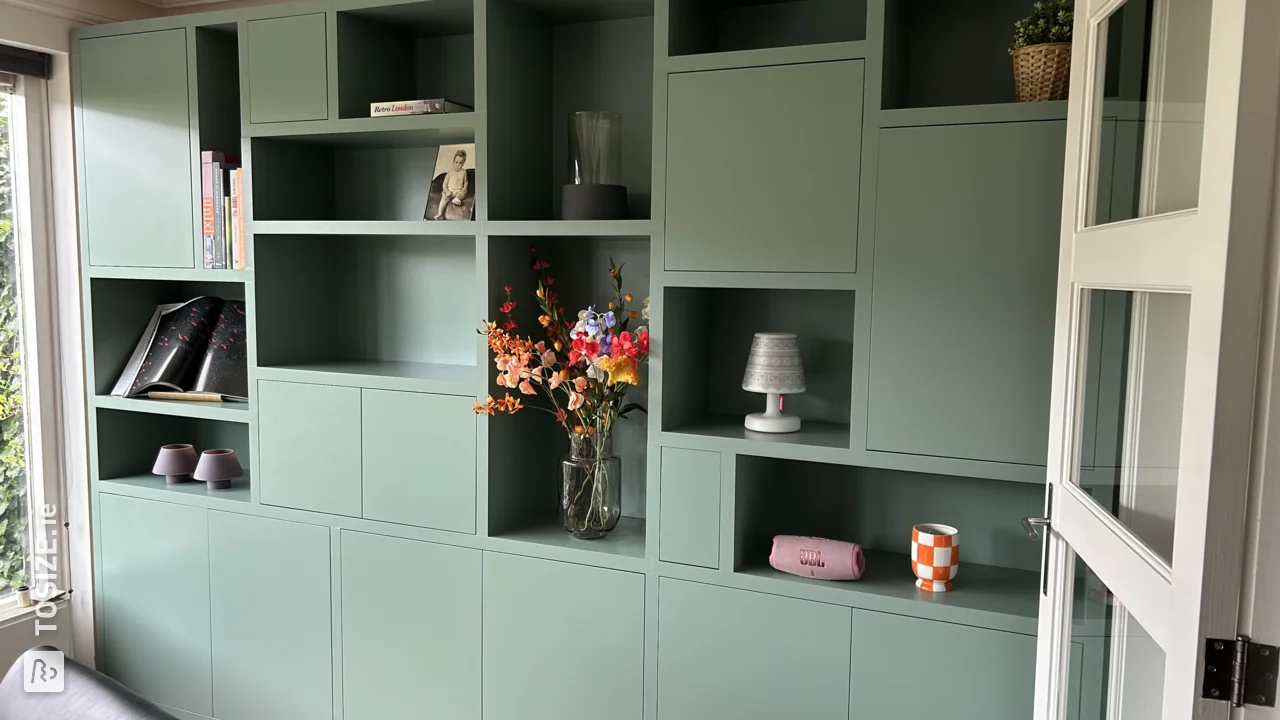 Create your own wall-filling wall cupboard, by Karin