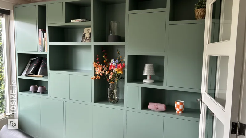 Create your own wall-filling wall cupboard, by Karin