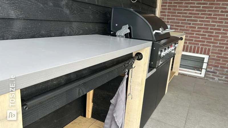 DIY outdoor kitchen with worktop and BBQ, by Jarno