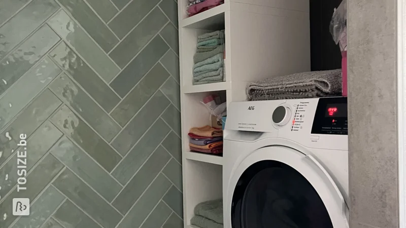 Créez votre propre placard parfait à côté de la machine à laver, par Simone