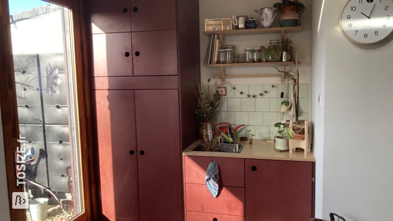 Chest of drawers, cupboard, sink, garden room