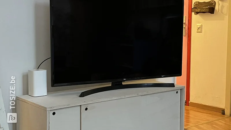TV-meubel met speciaal ingerichte ruimte PS5, door Mylou