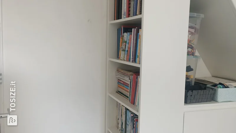 Libreria bianca con scale: il progetto di archiviazione ideale, di Gerard