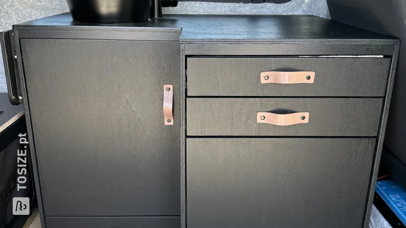 Kitchen shelf in the motorhome made of multiplex poplar, by Thomas