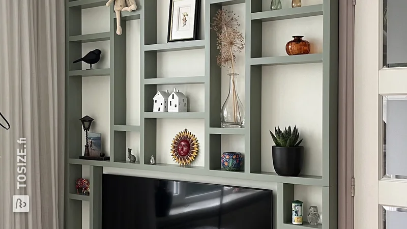 Showcase and TV Cabinet in the color 'card room green', by Marina