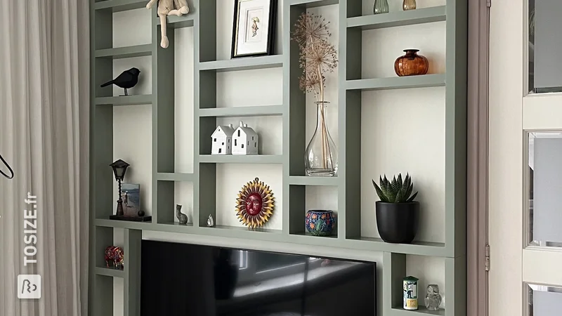 Showcase and TV Cabinet in the color 'card room green', by Marina