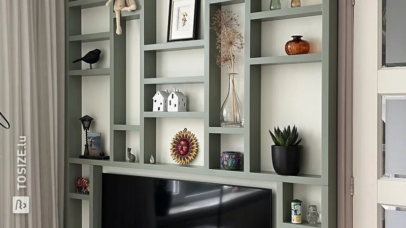 Vitrine et meuble TV de couleur 'card room green', par Marina