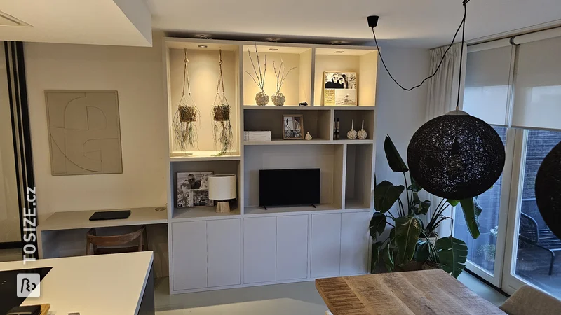 Custom wall cabinet in the kitchen, by Roland