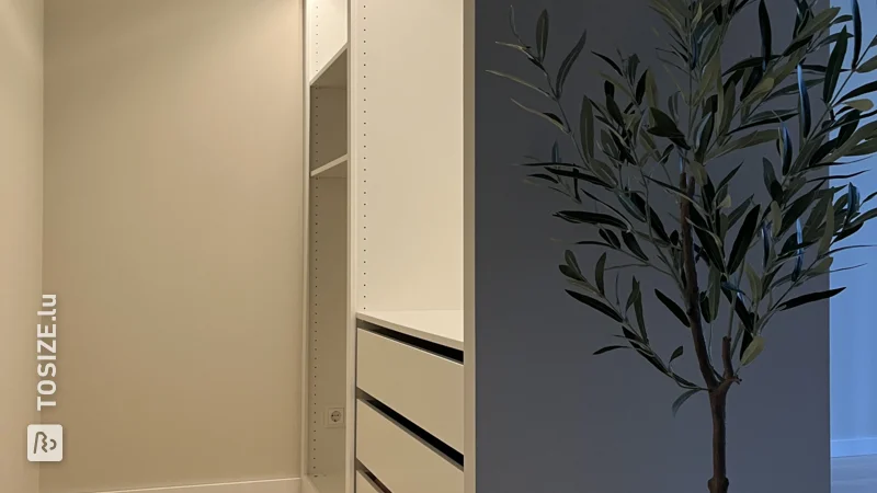 Une armoire d'achat élégante en la plaçant comme séparateur de pièce dans la chambre, par Wendy