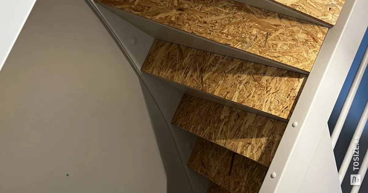 Make your own risers on the stairs with custom-sawn OSB 3 | TOSIZE.es