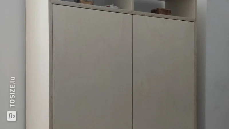 Selbstgebauter minimalistischer Schrank aus Multiplex-Pappel von Skander