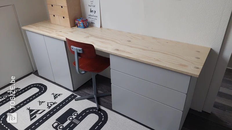 DIY Underlayment Bureau in Kinderkamer, Een Ikea Hack door Kevin