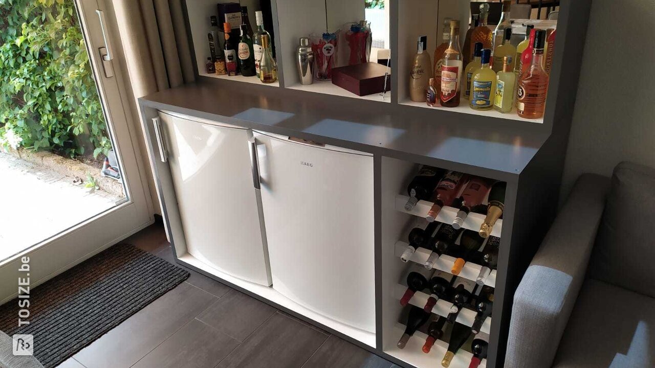 Barmeubel met koelkast en vriezer, door Jeroen