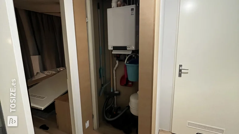 Soluciones de almacenamiento inteligentes con mueble para calefacción central y mueble para lavadora, de Thinus