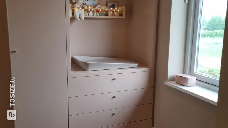 Babykamer makeover: IKEA Pax als inloopkast en commode, door Gerard