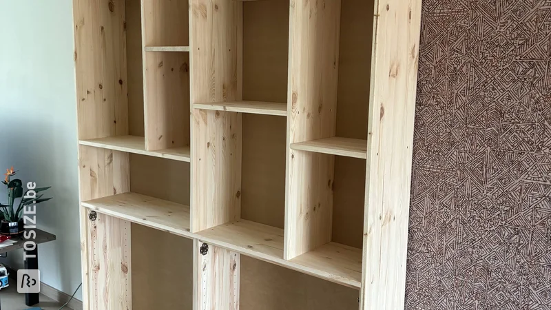 Create a custom shelving unit for your living room, by Rianne