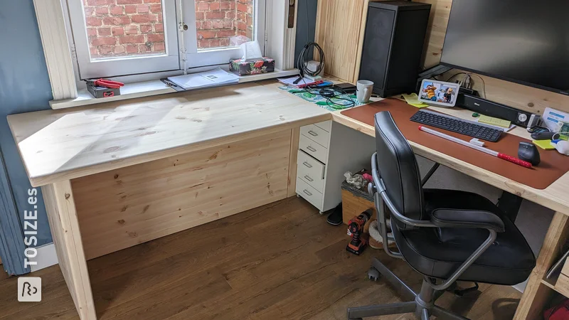 Crea tu propio escritorio esquinero con material en láminas, de Robin