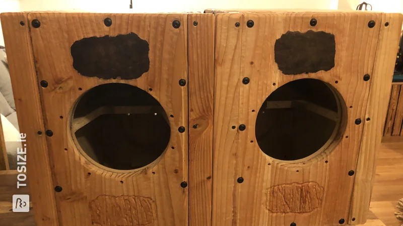 Handcrafted compact speakers with external tweeter in humidor style, by Werner