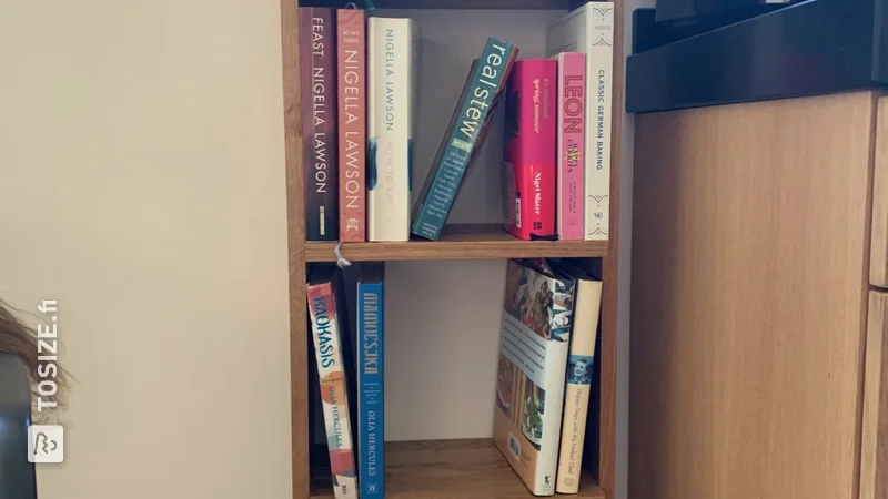 Floating bookcase made of oak, by Bernard