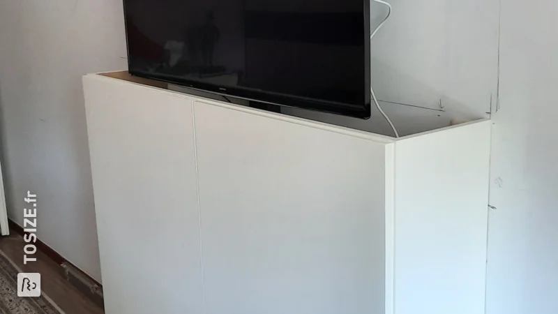 Meuble TV sur mesure : un meuble dans lequel la TV disparaît, par Willem