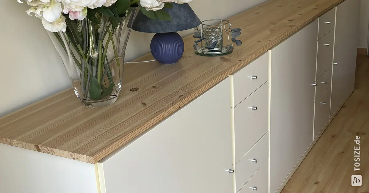 IKEA Wandschrank-Transformation mit Kiefernholzplatte