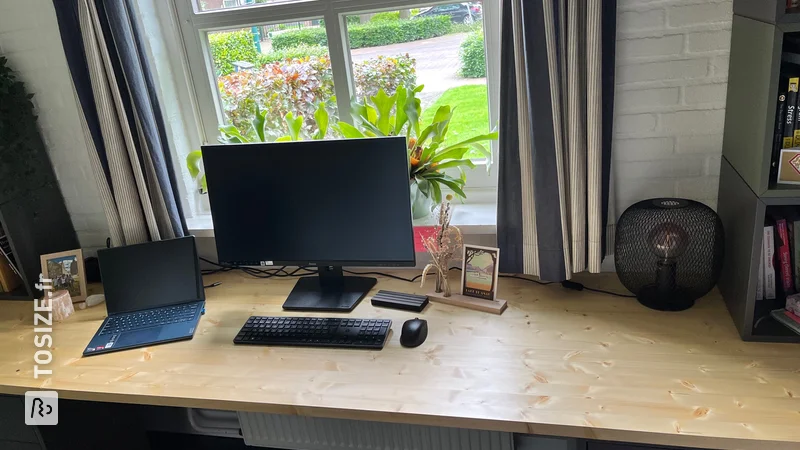 Wide pine worktop transforms study room, by Wendy