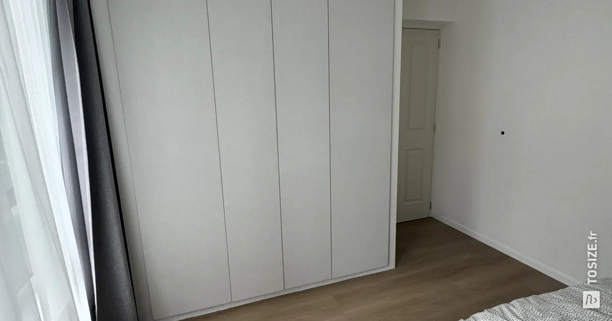 Armoire intégrée avec portes IKEA PAX et MDF sur mesure | TOSIZE.fr