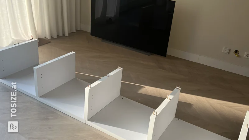 TV-Schrank aus grundiertem MDF