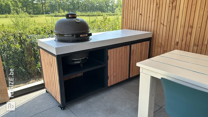 Meuble de barbecue (plateau en MDF) fabriqué sur mesure et fini en béton ciré, par Jeroen