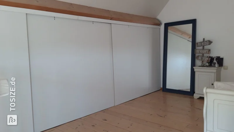 Wardrobe with MDF panels, by Michel
