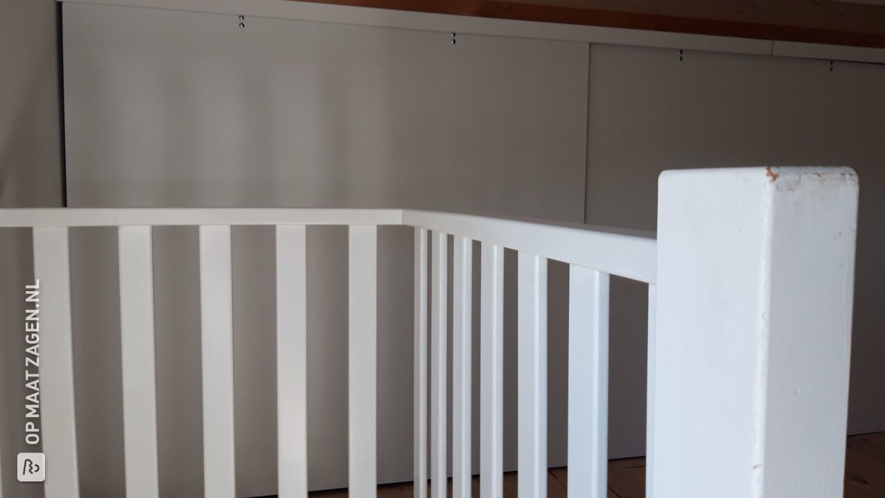 Kledingkast met MDF-platen, door Michel