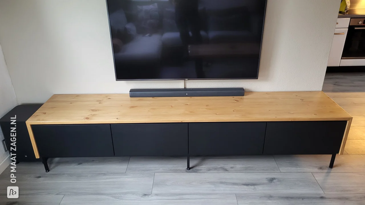 DIY pine wooden TV cabinet makeover by Pascal | OPMAATZAGEN.nl