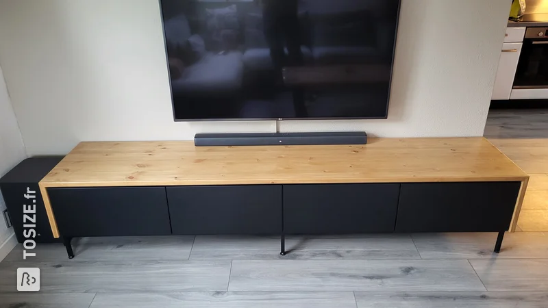 Relooking meuble TV DIY en pin : une mise à niveau élégante, par Pascal