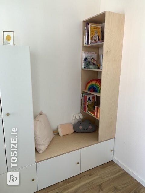 Customize a bookcase and seating area yourself, by Stefan