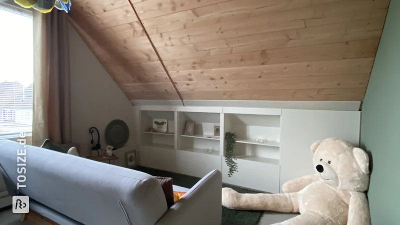 A stylish washing machine cupboard and knee wall cupboards in the attic, by Bas