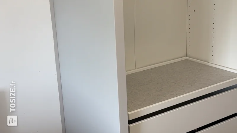 Panneau latéral DIY pour armoire pax d'IKEA, par Meaux