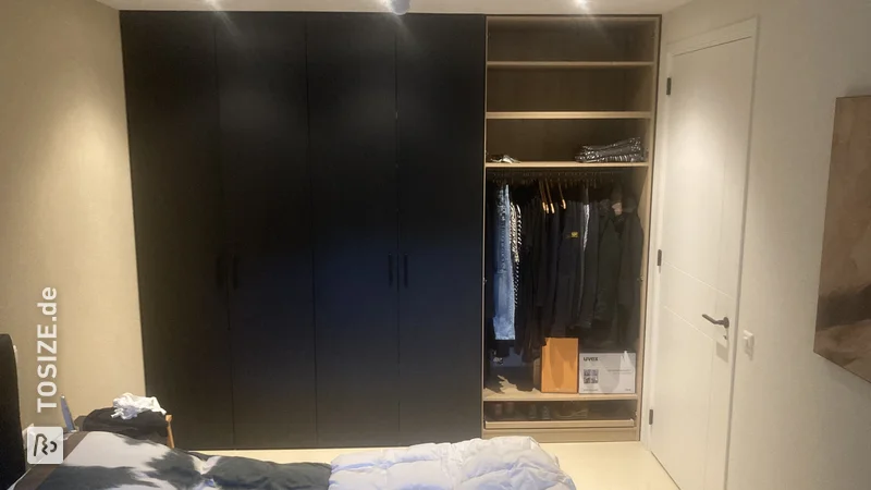 DIY schwarze Schranktüren für Ihren Kleiderschrank, von Albert