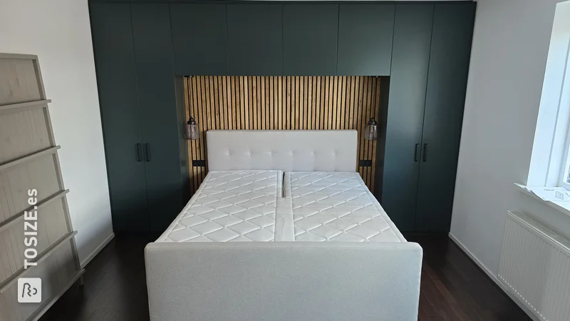 DIY Armario bajo pared inclinada con hueco para cama y distribución de armario PAX de IKEA, por Harrie