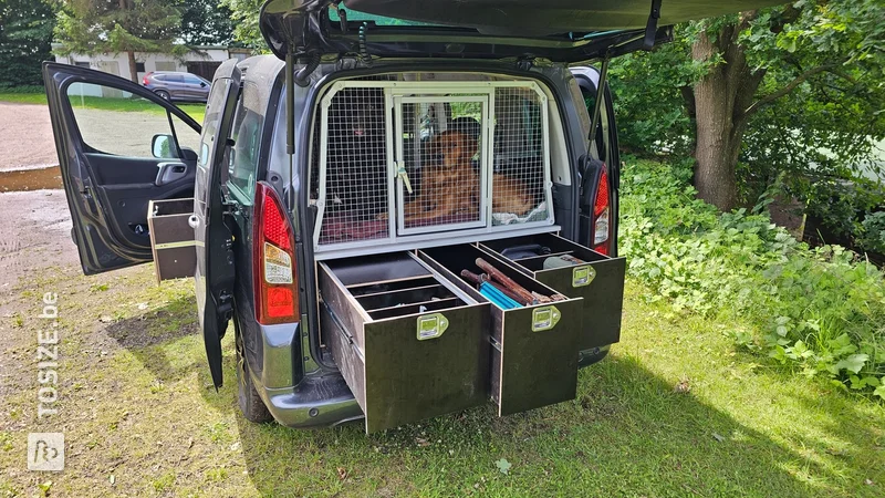 Caisse à chien bricolage avec tiroirs pour la voiture, par Michael