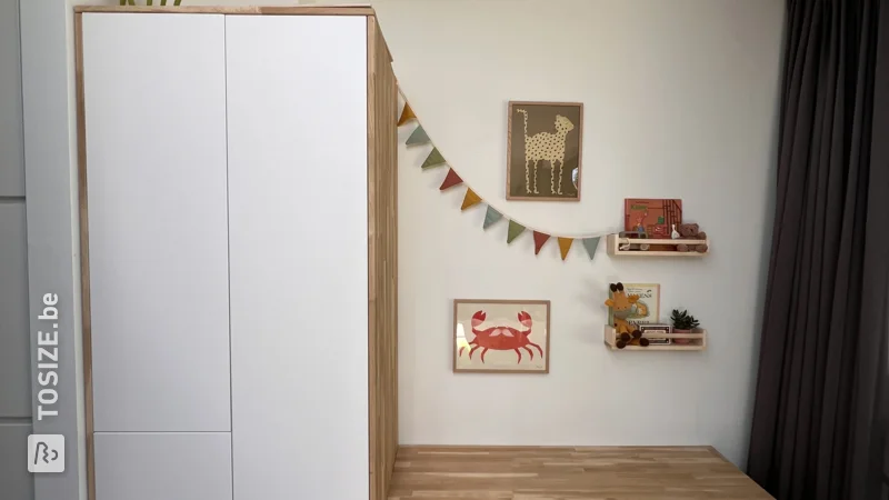 DIY Kindebureau met IKEA kasten, door Stephanie