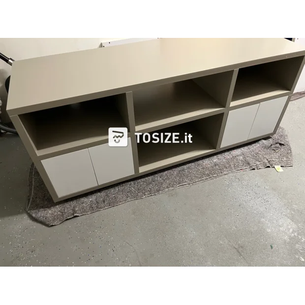 Credenza beige con ante e vani a giorno