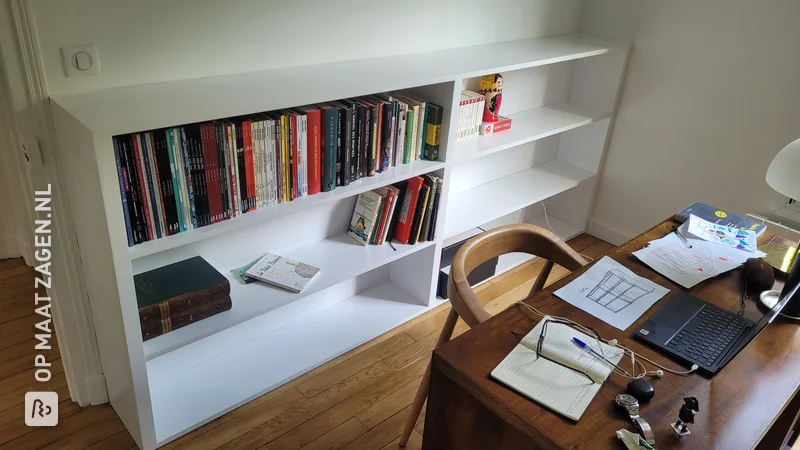 DIY bookcase for the home office, by Fabrice