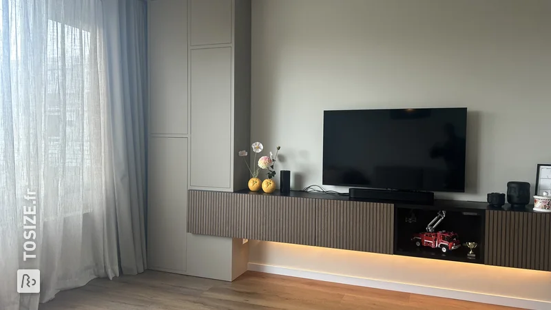 Hack IKEA : Meuble TV haut et suspendu, par Richard