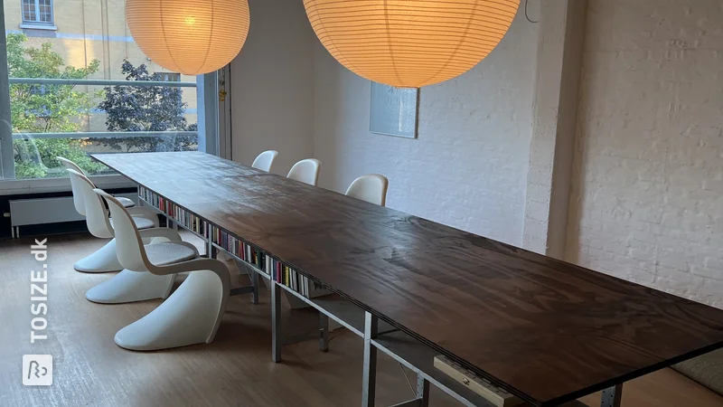 An eye-catcher in your living room with this DIY walnut dining table, by Lina