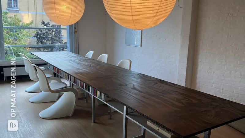 An eye-catcher in your living room with this DIY walnut dining table, by Lina