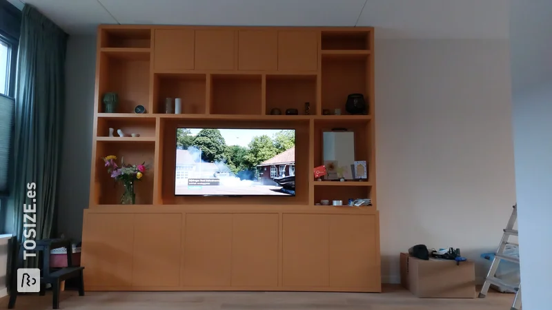 Crea una pared de muebles de TV personalizada, de Marjon