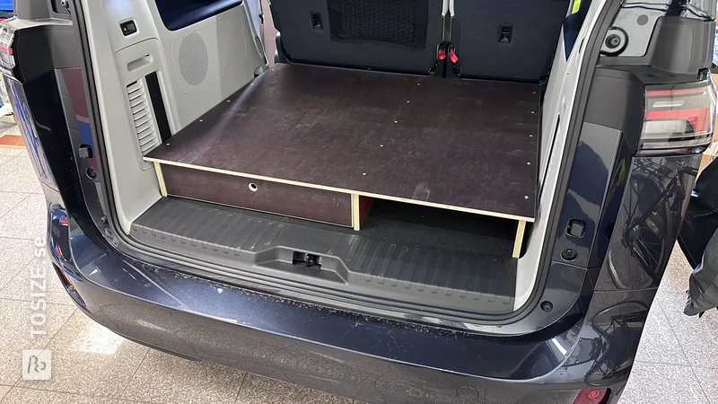 Loading floor with drawer in a van, by Peter