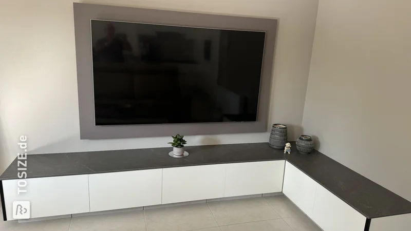 DIY-TV-Schrank mit Schubladen und Keramikplatte von Rudi